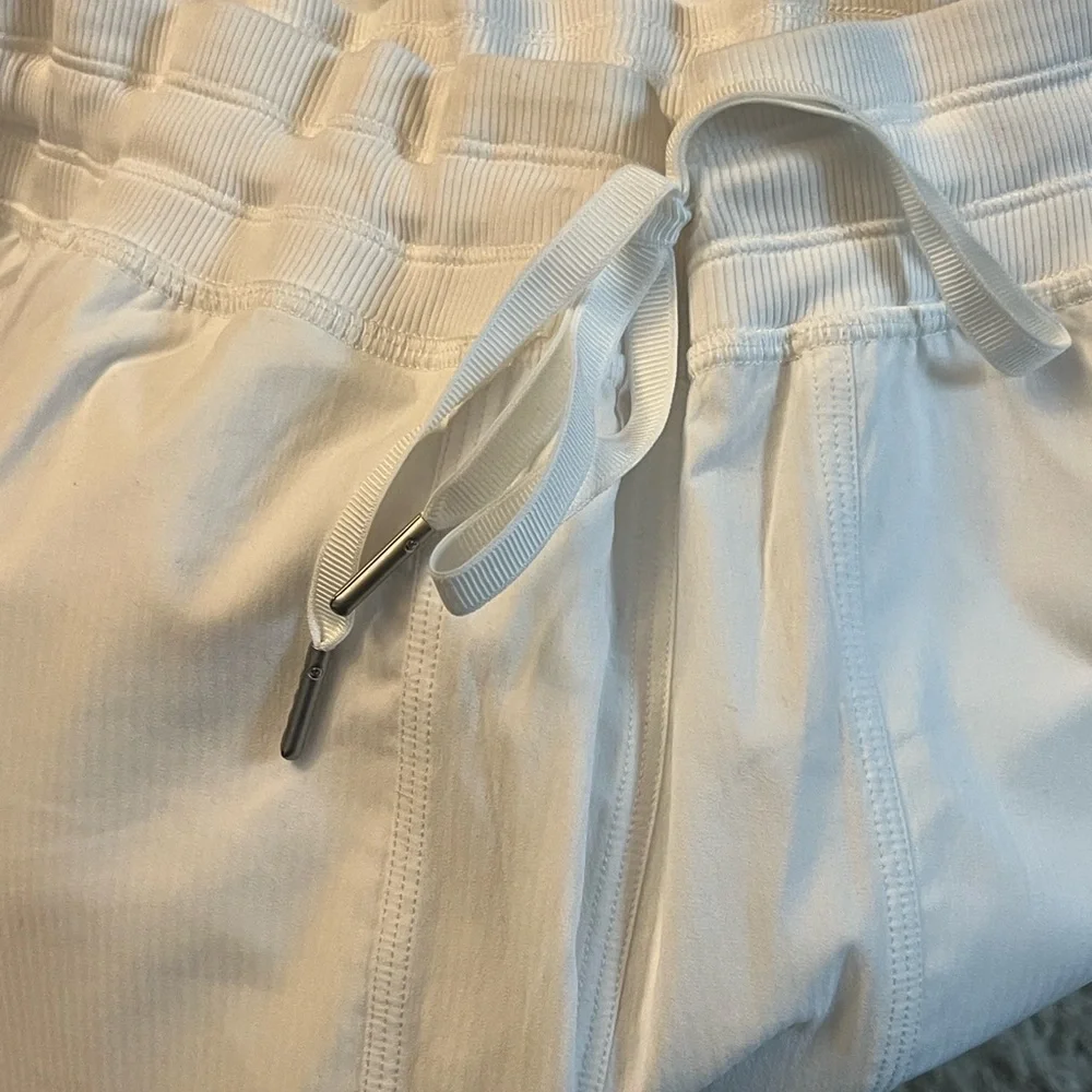 Lululemon Dance Studio Relaxed-Fit Mid-Rise Cargo Pant - White (M) - Picture 12 of 15